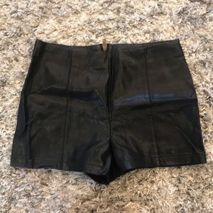 Pleather high waist short.